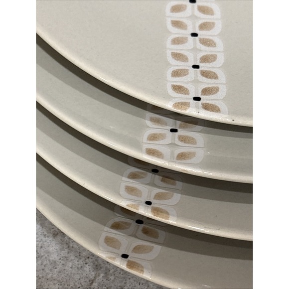 Pfaltzgraff Other - Pfaltzgraff Westside Dinner Plates Cream Flowers Dots on Taupe - Set Of 4 EUC
